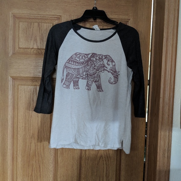 Cute 3/4 sleeve elephant top - Picture 1 of 3